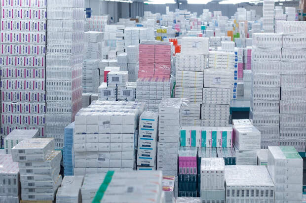 Трамп подписал указ о 100% пошлинах на импорт патентованных лекарств