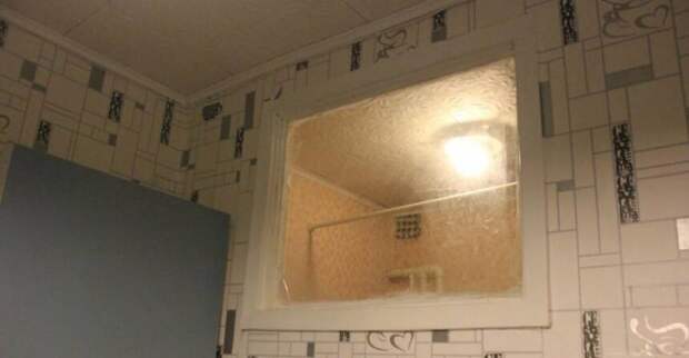 Зачем в хрущевках делали окно между ванной и кухней: 6 возможных версий