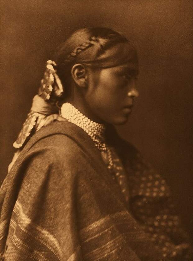 Североамериканская индианка (индеанка) из народа апачей. Фото