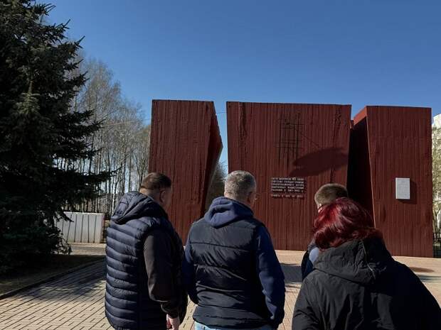 Мэр Смоленска поручил облагородить территорию у мемориала на улице Нормандия-Неман