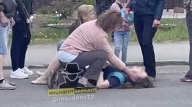 Два ребёнка пострадали при столкновении маршрутки и автобуса в Барнауле