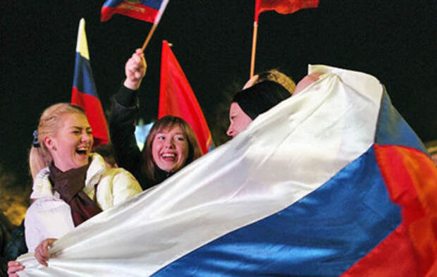 Российский триколор обогнал в Крыму традиционные новогодние символы