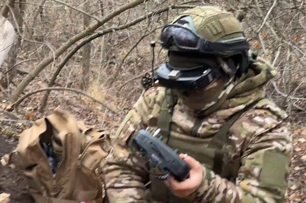 Расчеты ударных FPV-дронов «Южной» группировки войск уничтожают боевую технику и живую силу противника, а также обезвреживают вражеские БпЛА сбросами с сетью