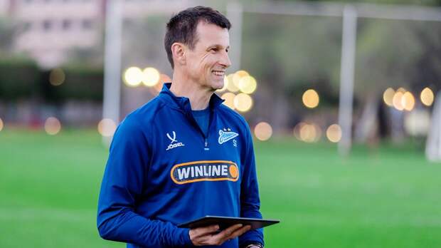 Миллер и Зырянов подарили куртку с надписью «Семак здесь главный» тренеру «Зенита» на 50-летие