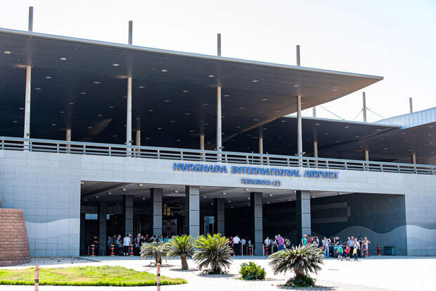 Baza: сотни россиян не могут вылететь из Египта