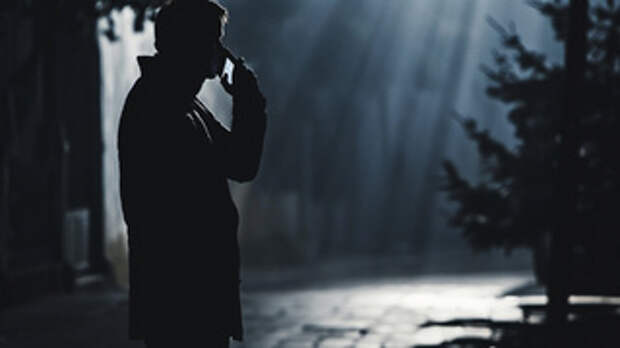 Телефонный мошенник / Сгенерировано midjourney / amic.ru