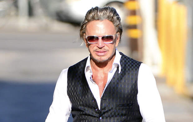 Актер Микки Рурк отказался от денег, которые ему собирали всем миром на жилье