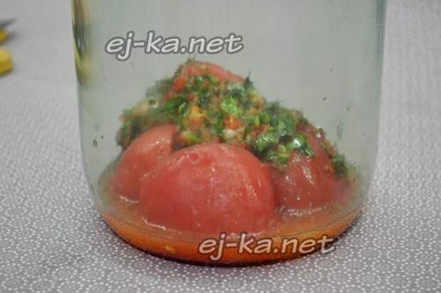 Укладываем закуску в банки