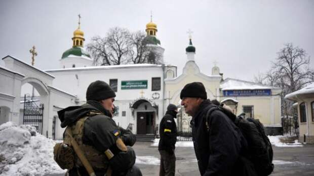 РИА Новости: Киев решил опробовать новую тактику борьбы с Украинской православной церковью