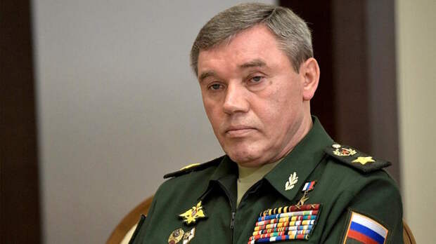 Наступление в зоне СВО ведется на всех направлениях, заявил начальник Генштаба Герасимов