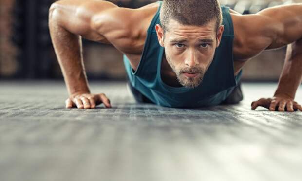 Проверь себя: сколько времени вы должны выдержать в планке в зависимости от возраста