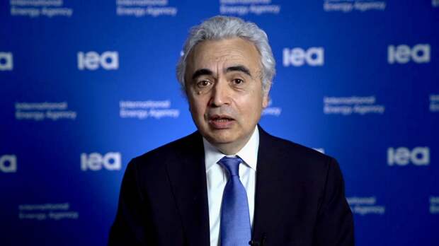 МЭА запускает рекордное высвобождение нефтяных резервов: 400 млн баррелей для борьбы с энергетическим шоком