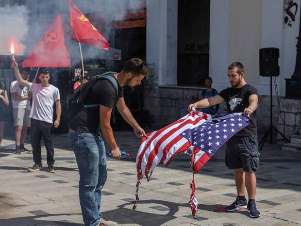 «Золотая молодежь» США участвует в погромах под лозунги коммунистов «Золотая молодежь» США участвует в погромах под лозунги коммунистов
