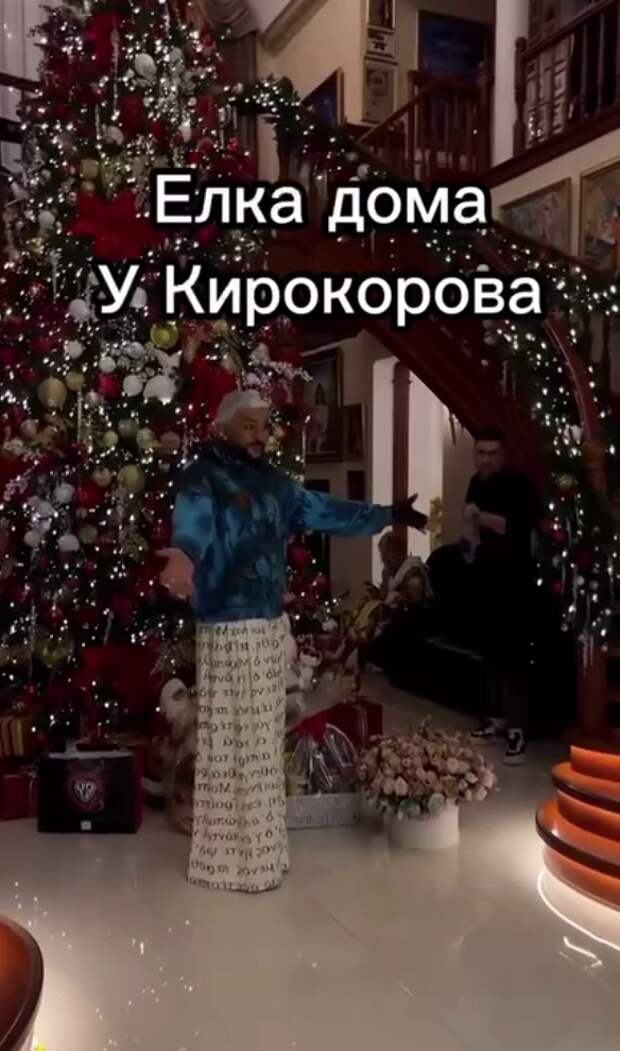 Звезды шоу-бизнеса, на наш взгляд, могли бы казаться более общественно ответственными и эмпатичными личностями, учитывая их публичный статус и влияние на массовую аудиторию.-7