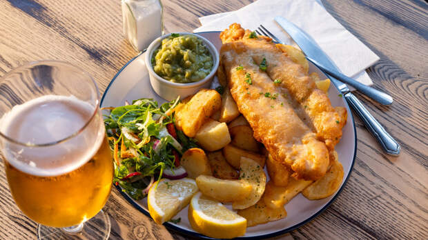 Россиян предупредили о последствиях сочетания жирной пищи и алкоголя