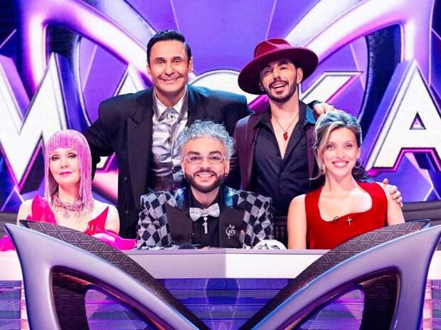 Вождь в костюме Киркорова, Сокол в штанах SHAMANa: как начался шестой сезон «Маски»