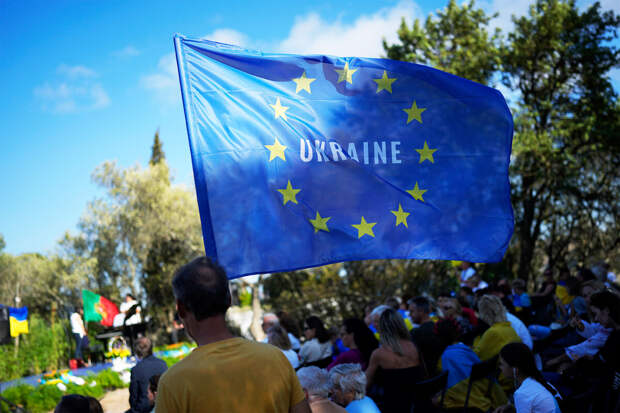 ЕП: большинство депутатов одобрили процедуру кредитования Киева