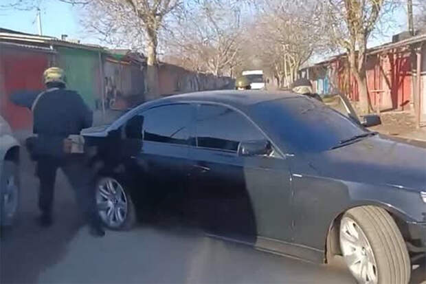 Элитная иномарка администратора крупнейшей хакерской площадки попала на видео в Москве