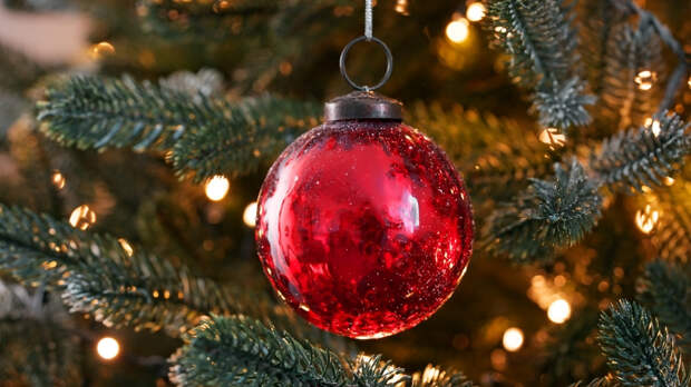 Елочные украшения «оживают»: в Беларуси выпустили игрушки с AR-эффектом