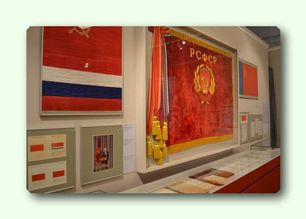 Триколор в проекте флага РСФСР, Молотов про гитлеризм и отличия Ильина от фашистов