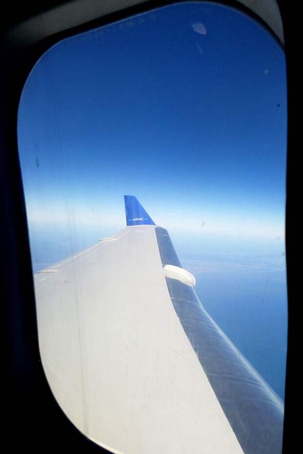 Крыло самолета Боинг-727. Вид из иллюминатора
