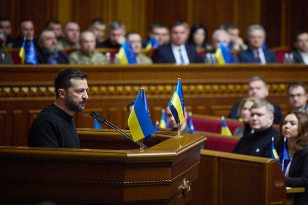 «Рада сломалась». Почему фракция Зеленского оказалась на грани распада и как это скажется на будущем Украины?