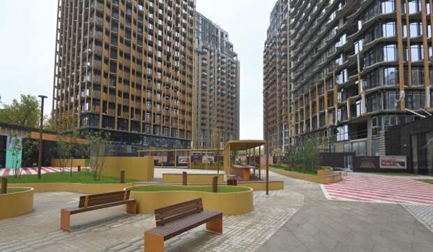 Почти 115 дворов на севере Москвы улучшили на деньги от платных парковок