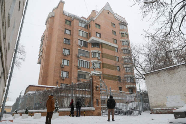 Долина передала квартиру Лурье или нет? Что известно, зачем двор оцепили