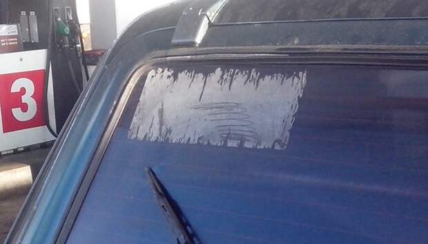 Простой и быстрый способ удалить следы наклейки на автомобильном стекле