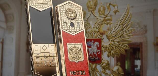 По случаю инаугурации Путина в России выпустили золотой «Царь-телефон» По случаю инаугурации Путина в России выпустили золотой «Царь-телефон»