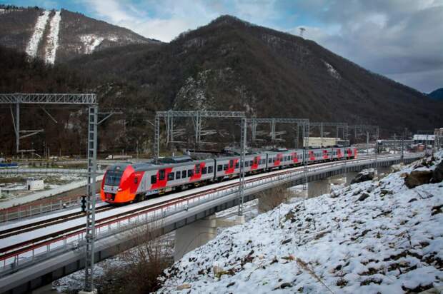 На Кубани полностью восстановили движение по железной дороге: сбои из-за снегопада