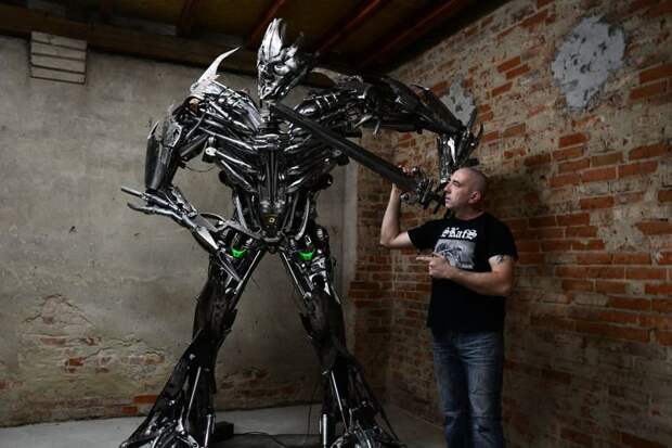 Польский мастер превращает груды металлома в потрясающие скульптуры Польша, мастер, металлолом, работа, робот, скульптура, трансформер