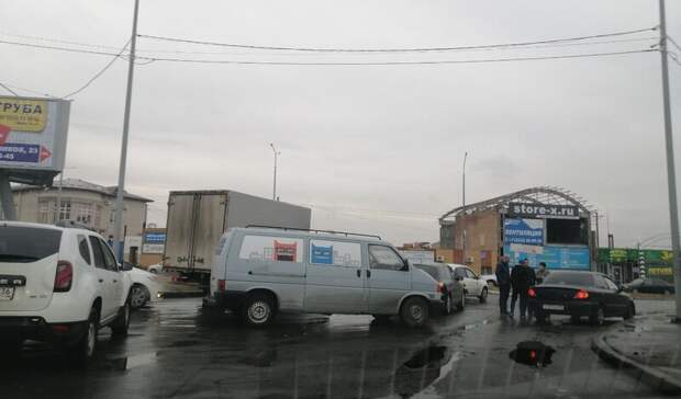 В Оренбурге на кольце ул. Монтажников в ДТП попали сразу 5 автомобилей