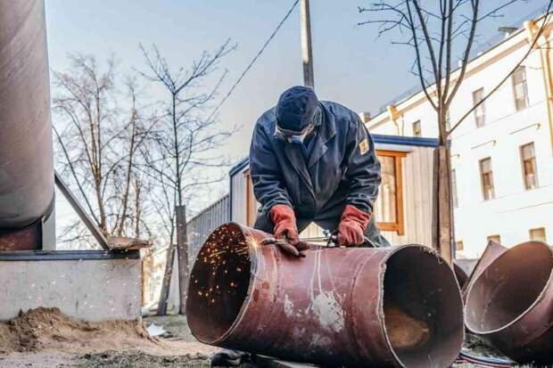 Жители Люберец пожаловались на залитый фекалиями подвал дома