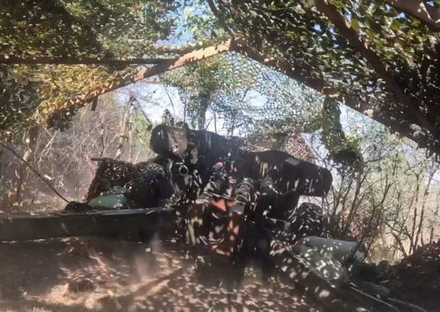 Артиллеристы группировки войск «Запад» уничтожили 120-мм миномет ВСУ вместе с расчетом из орудия МТ-12 «Рапира»
