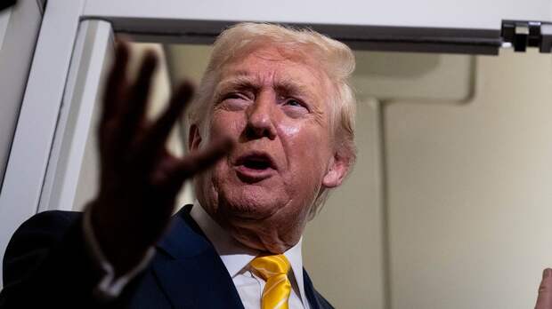 Трамп высказал недовольства директору ФБР, который пил пиво и праздновал в раздевалке хоккейной сборной США