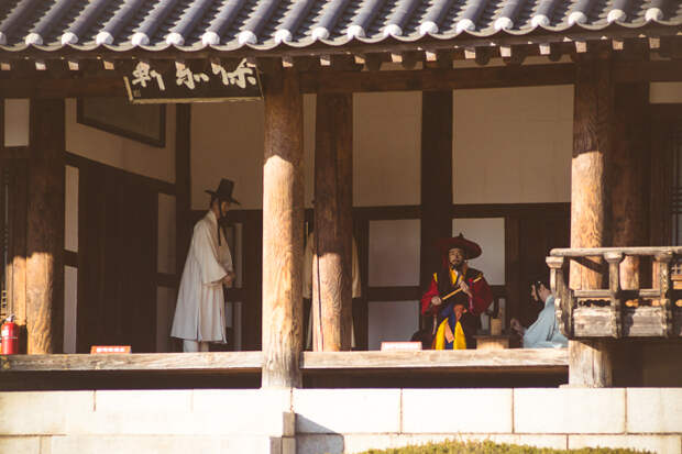 Olga choi fashion blogger myblondegal South Korea smart casual elegant Kate-Katy long oversize coat Kate-Katy white knit vest Armani Exchange leather jacket Kate-Katy check scarf Rebecca Minkoff MAC bag Choies fedora hat-05761