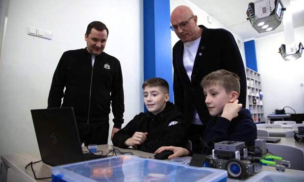 В Архангельске оценили возможности фиджитал-центра школы №7