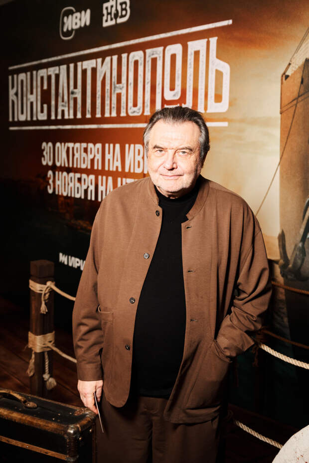 Изгои: Амалия Мордвинова, Александр Устюгов и Евгения Ахременко Изгои: Амалия Мордвинова, Александр Устюгов и Евгения Ахременко