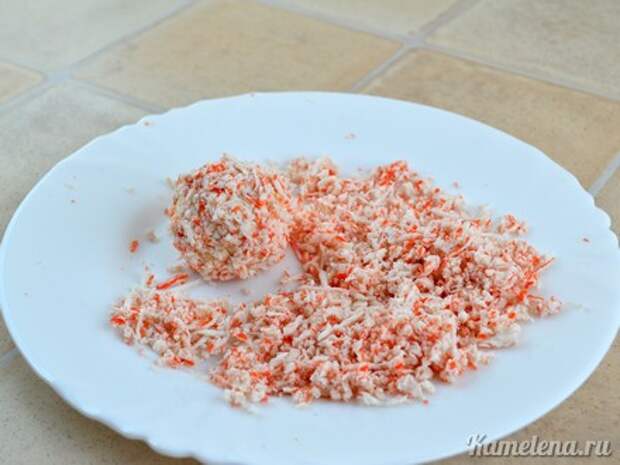 Крабовый салат с сыром и яйцами — 7 шаг