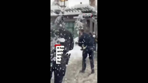 Нью-Йорк дорвался до аномального снега. Даже полицейским досталось снежками. https://t.me/webmoney_dn/315073Video: Клип