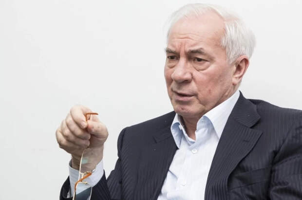 Азаров заявил, что переговоры по Украине обязательно возобновятся