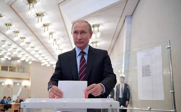 Владимир Путин посетил избирательный участок №2151 в Гагаринском районе Москвы и проголосовал на выборах депутатов представительных органов местного самоуправления.