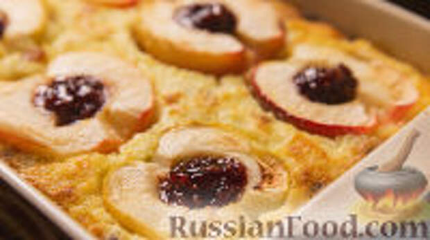 Фото к рецепту: Рисовая запеканка с яблоками и изюмом