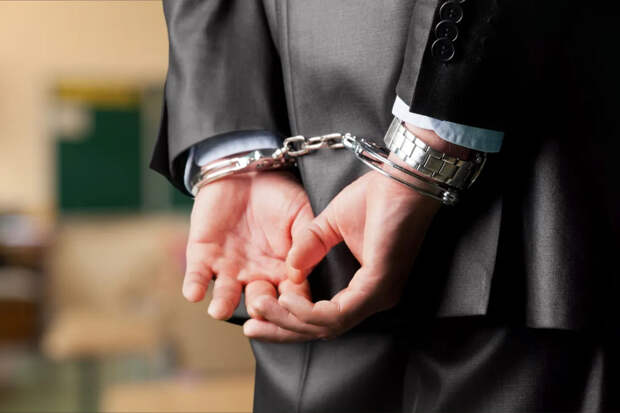 "Крышевал бизнес и прятал сыновей": главу Роспотребнадзора Челябинской области арестовали за коррупцию