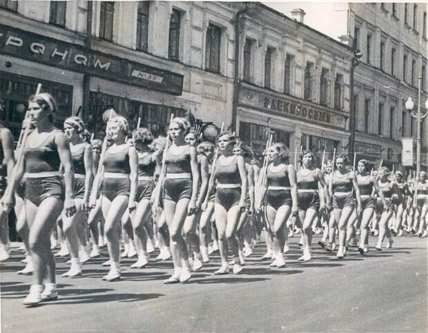 Спортсменки, комсомолки, красавицы 1930 х sovietgymnasts05 Спортсменки, комсомолки, красавицы 1930 х