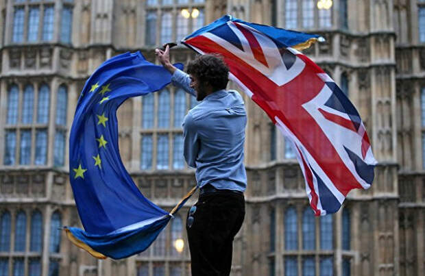 Власти Британии призвали магазины запасаться едой из-за Brexit