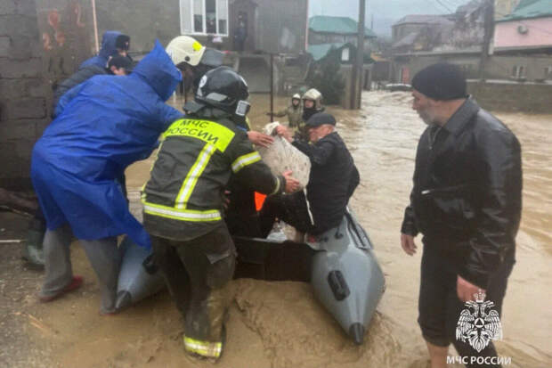 Многоквартирный дом деформировался в Махачкале в результате подтопления