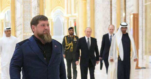 Путин, как это принято, взял с собой в ближневосточное турне не только советников, пресс-секретарей и министров, но и некоторых особенно выделяющихся глав регионов.