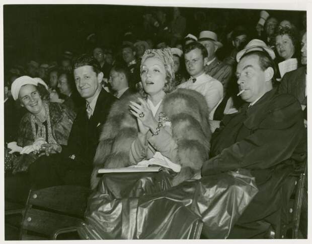 https://images.nypl.org/index.php?id=1653158&t=w